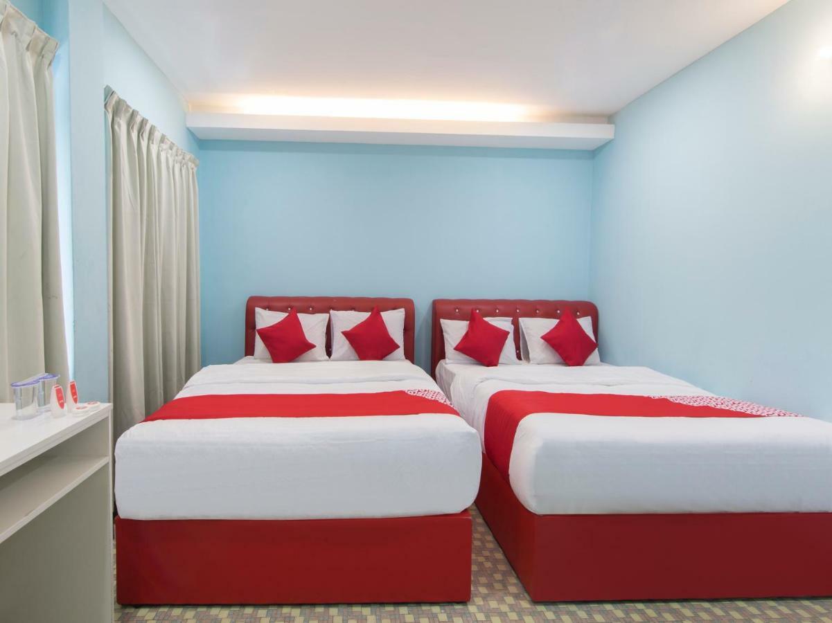 Oyo 1136 Pd Star Hotel Port Dickson Extérieur photo